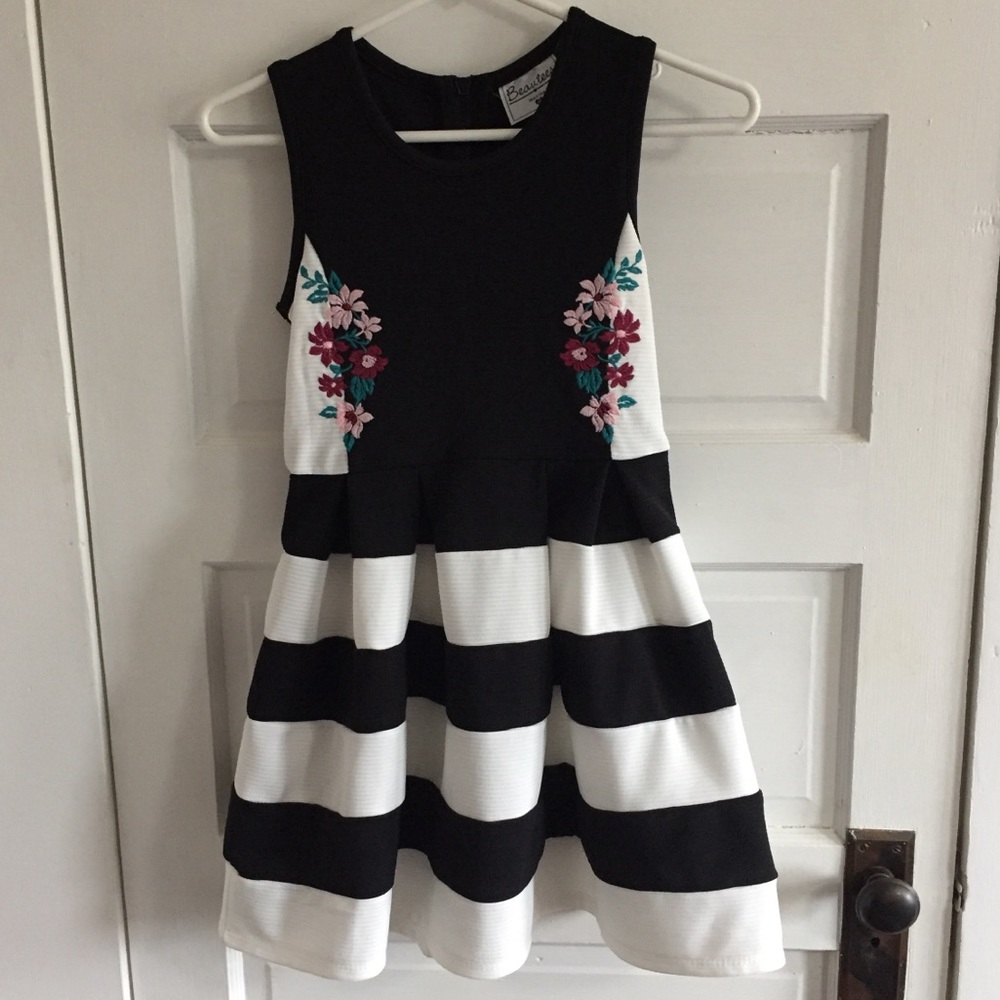 Beautees Dress Sleeveless Floral Embroidery 10